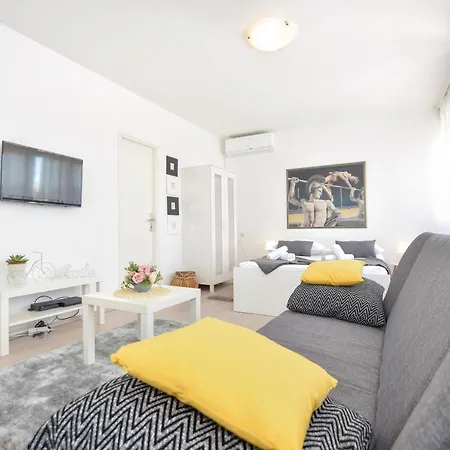 Apartament Nina *