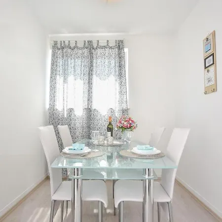 Apartament Nina *